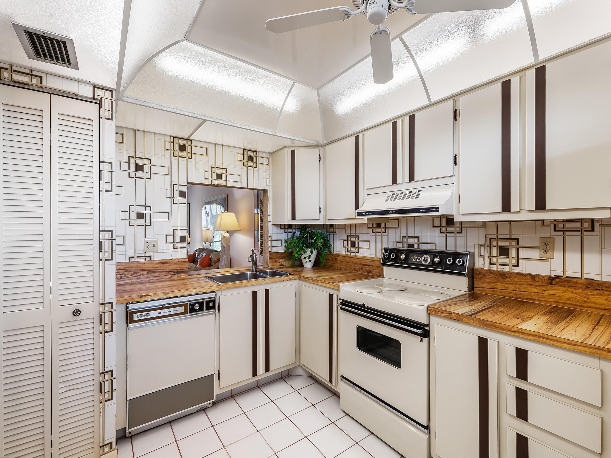 3930 Inverrary Blvd 606-D