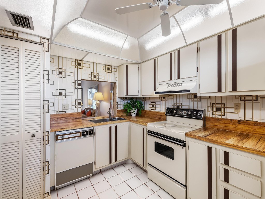 3930 Inverrary Blvd 606-D