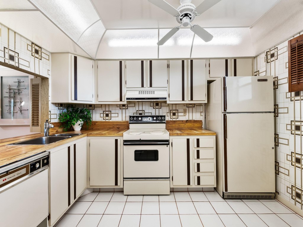 3930 Inverrary Blvd 606-D