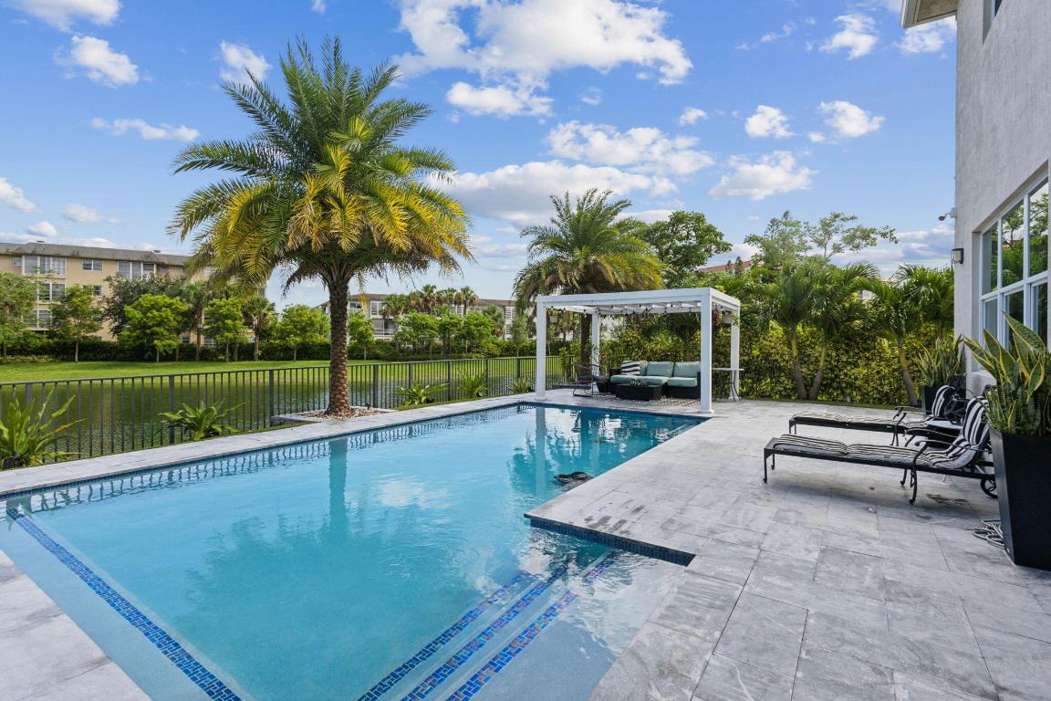 990 Veleiros Boulevard