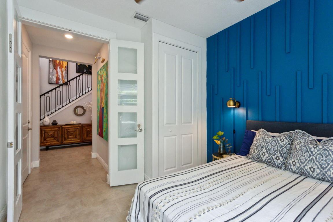 990 Veleiros Boulevard