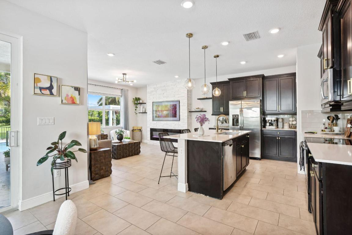 990 Veleiros Boulevard