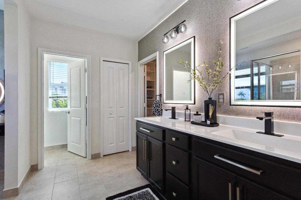 990 Veleiros Boulevard