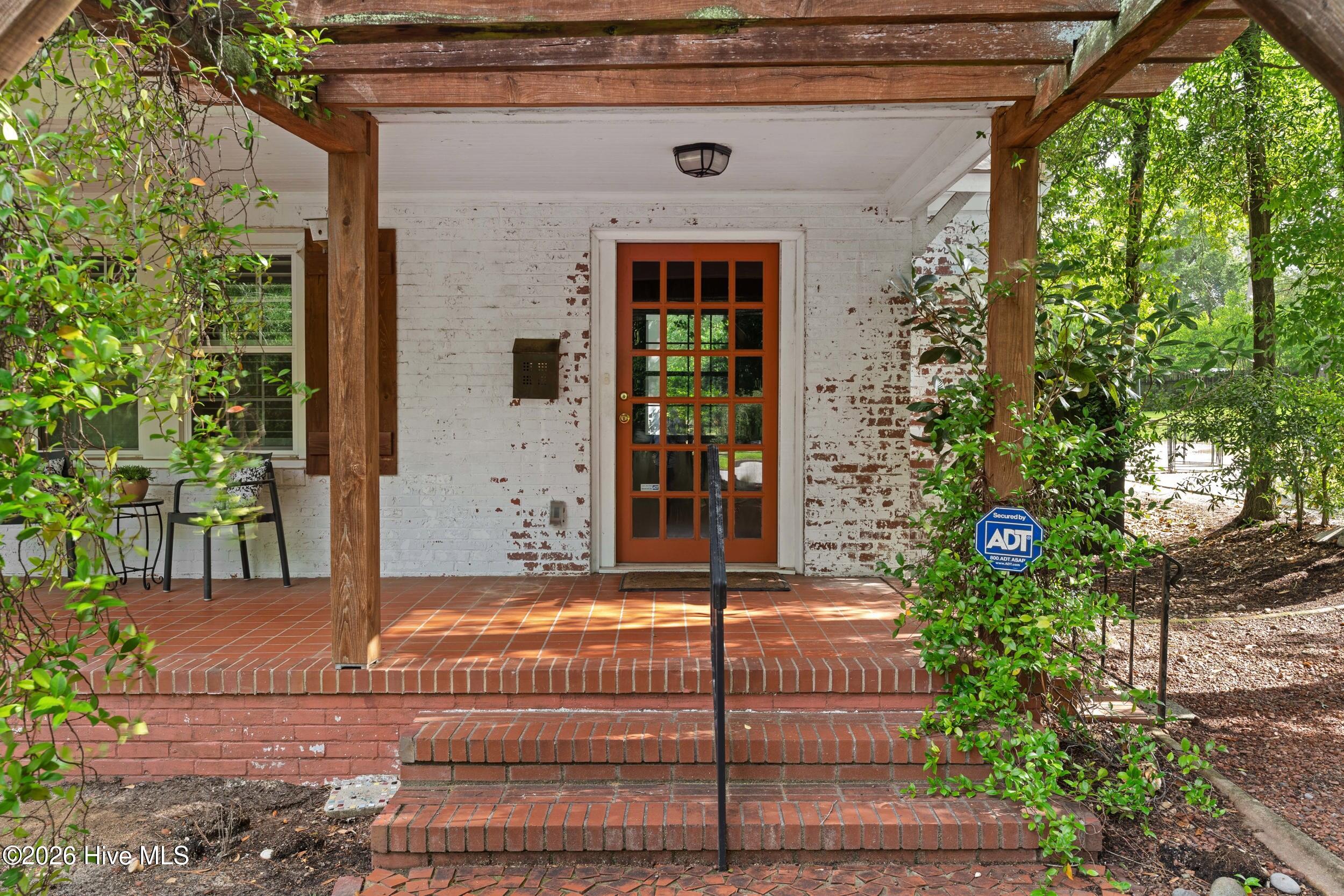 2735 Henry Street