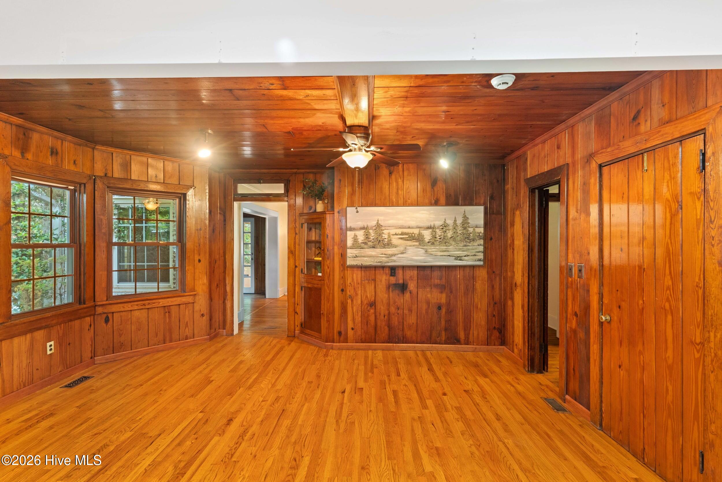 2735 Henry Street