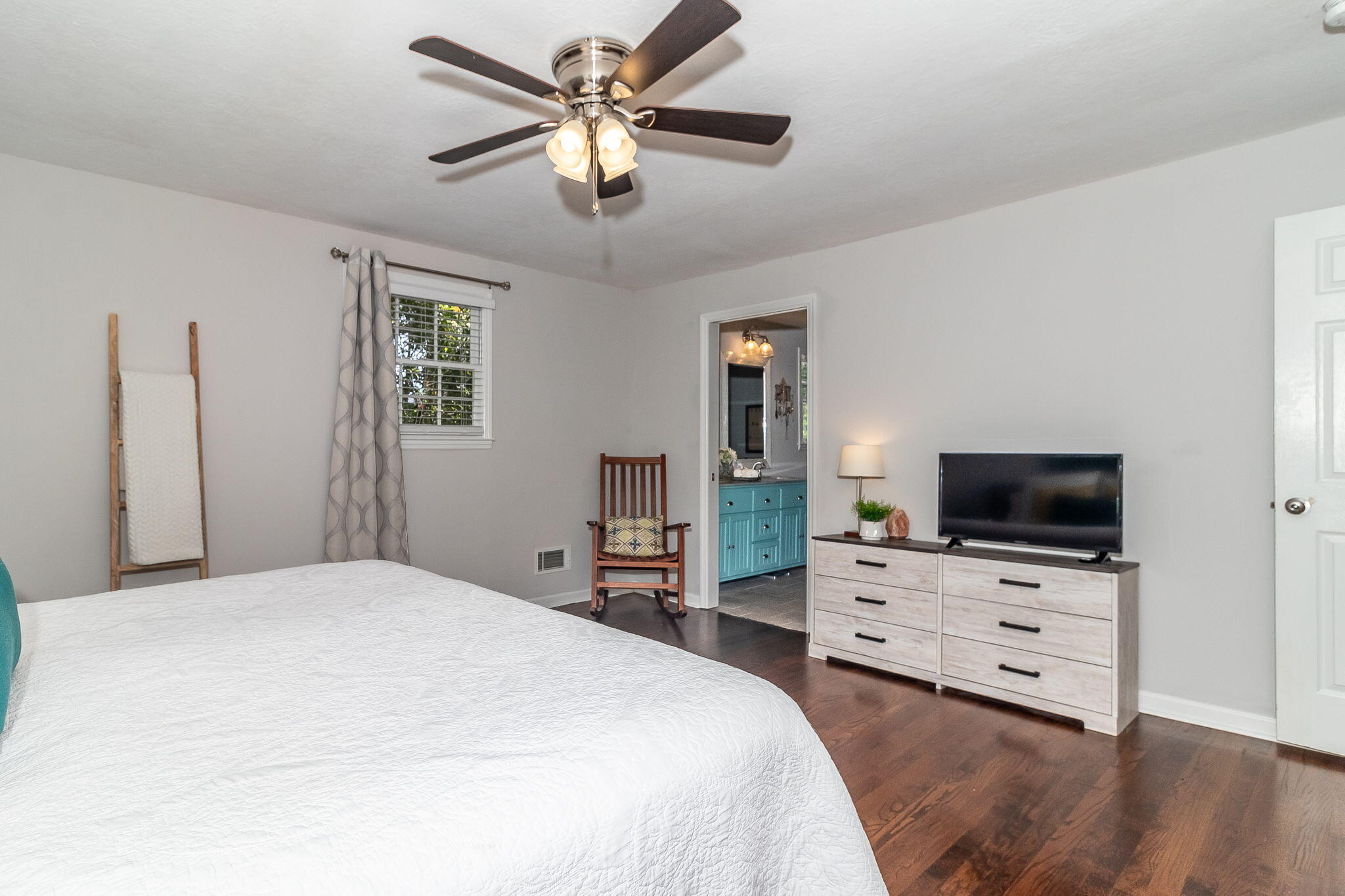 302 KENNELWORTH Place