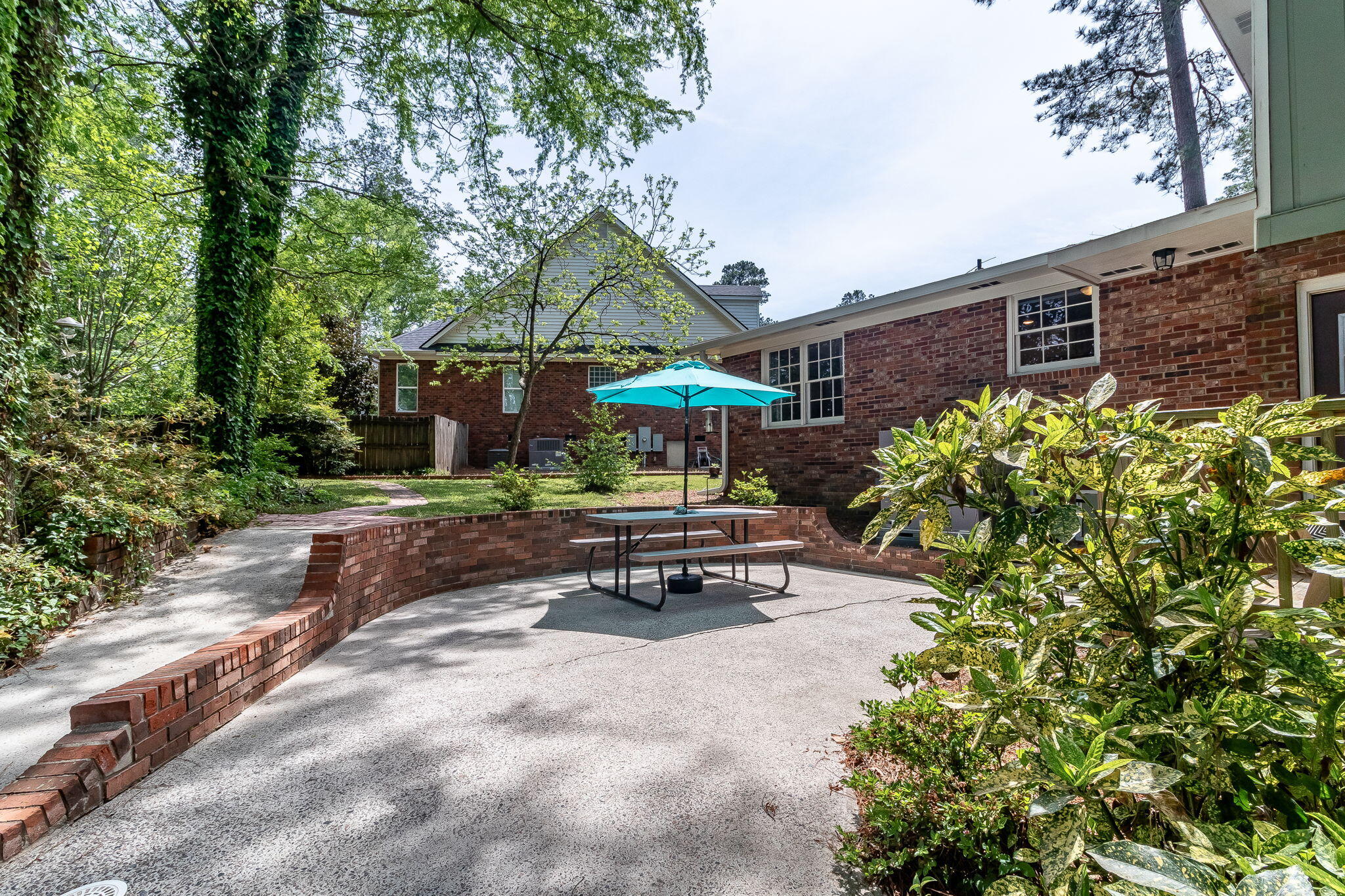 302 KENNELWORTH Place