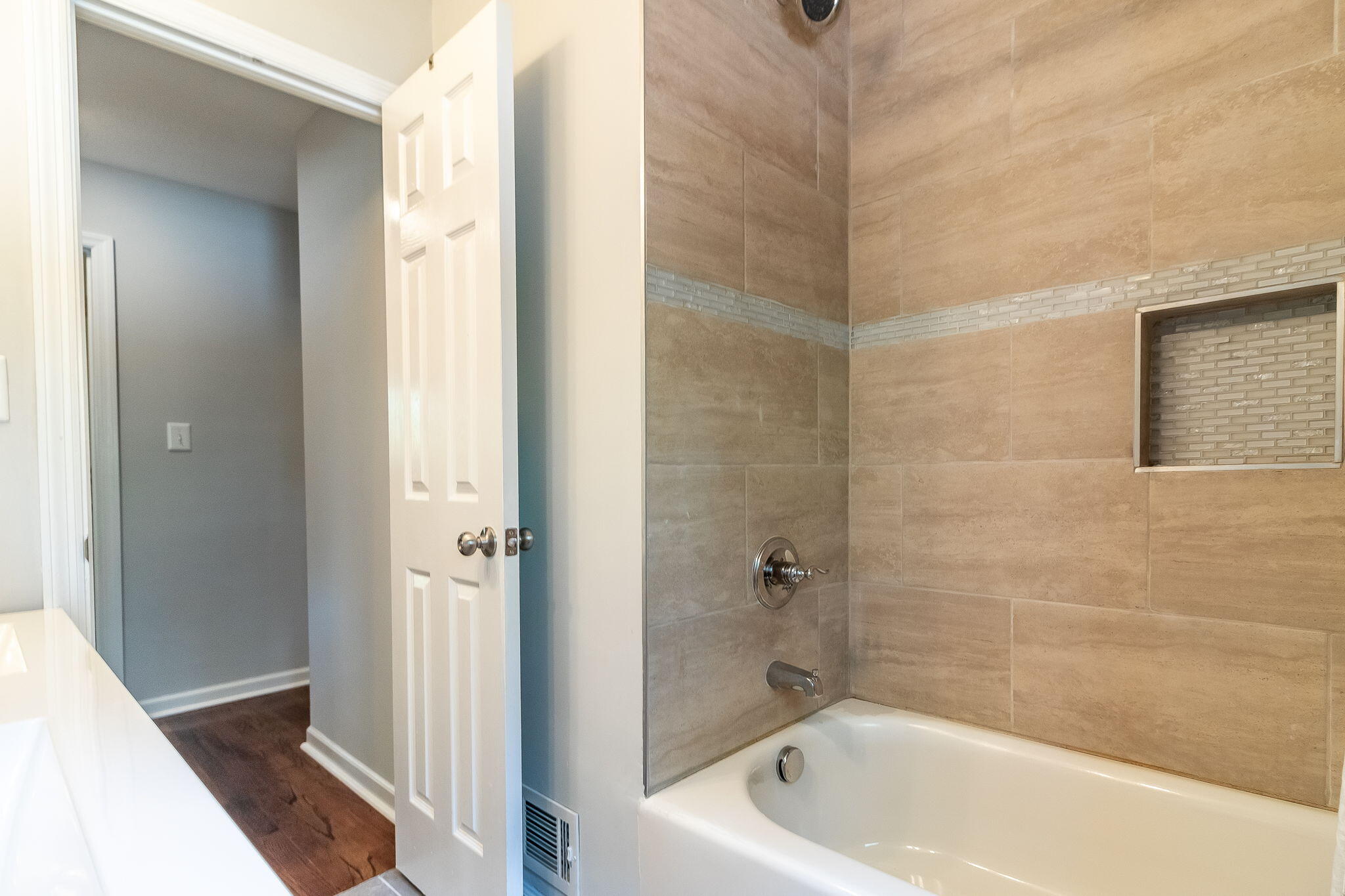 302 KENNELWORTH Place