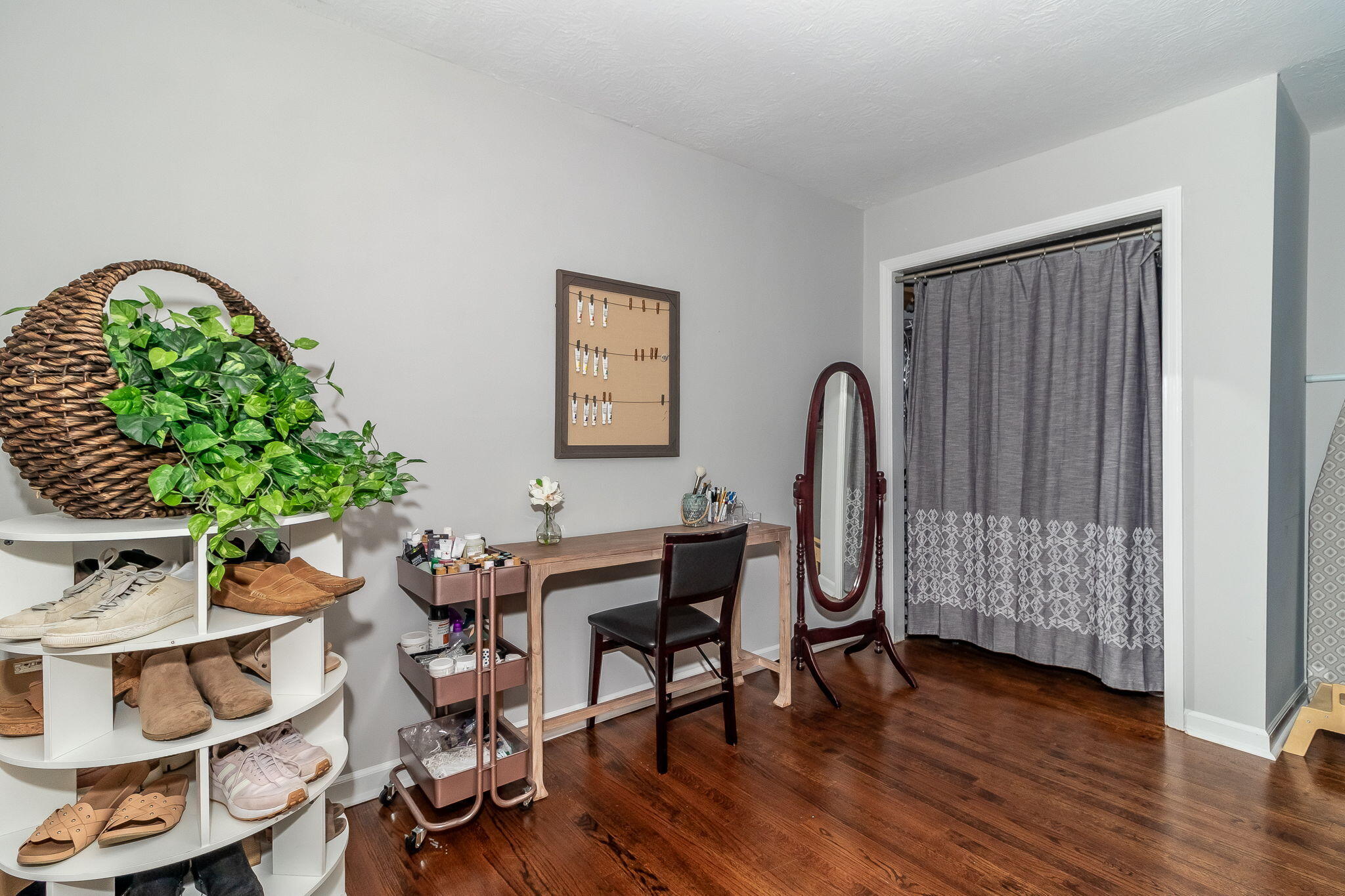 302 KENNELWORTH Place