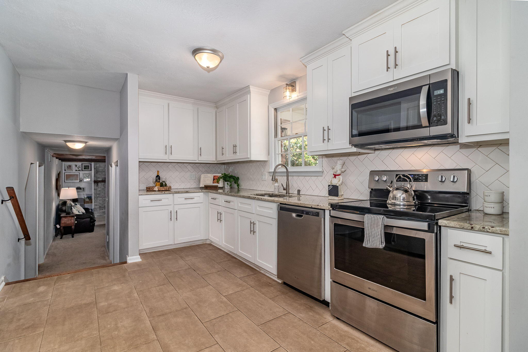 302 KENNELWORTH Place