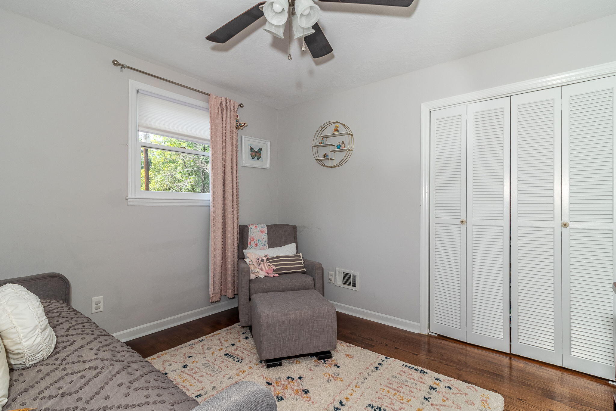 302 KENNELWORTH Place