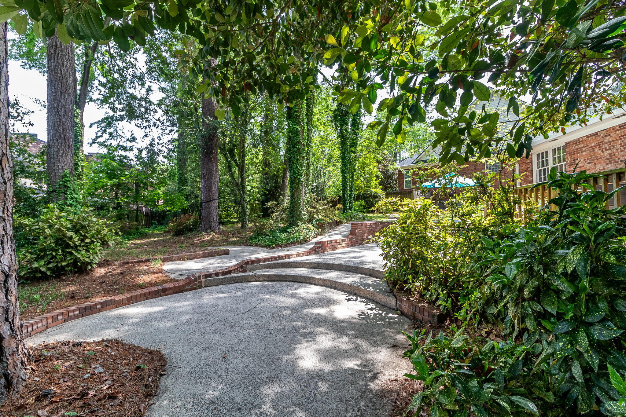 302 KENNELWORTH Place