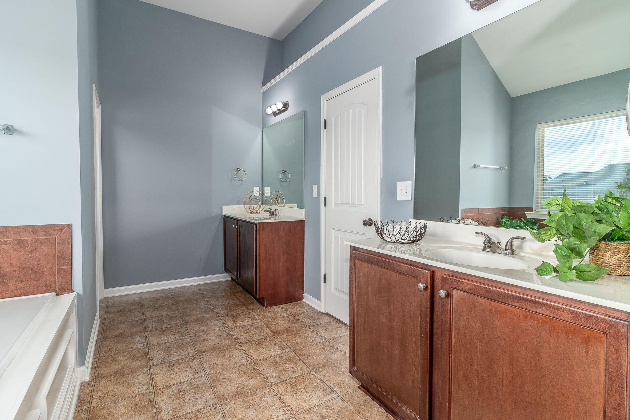 6077 REYNOLDS Circle