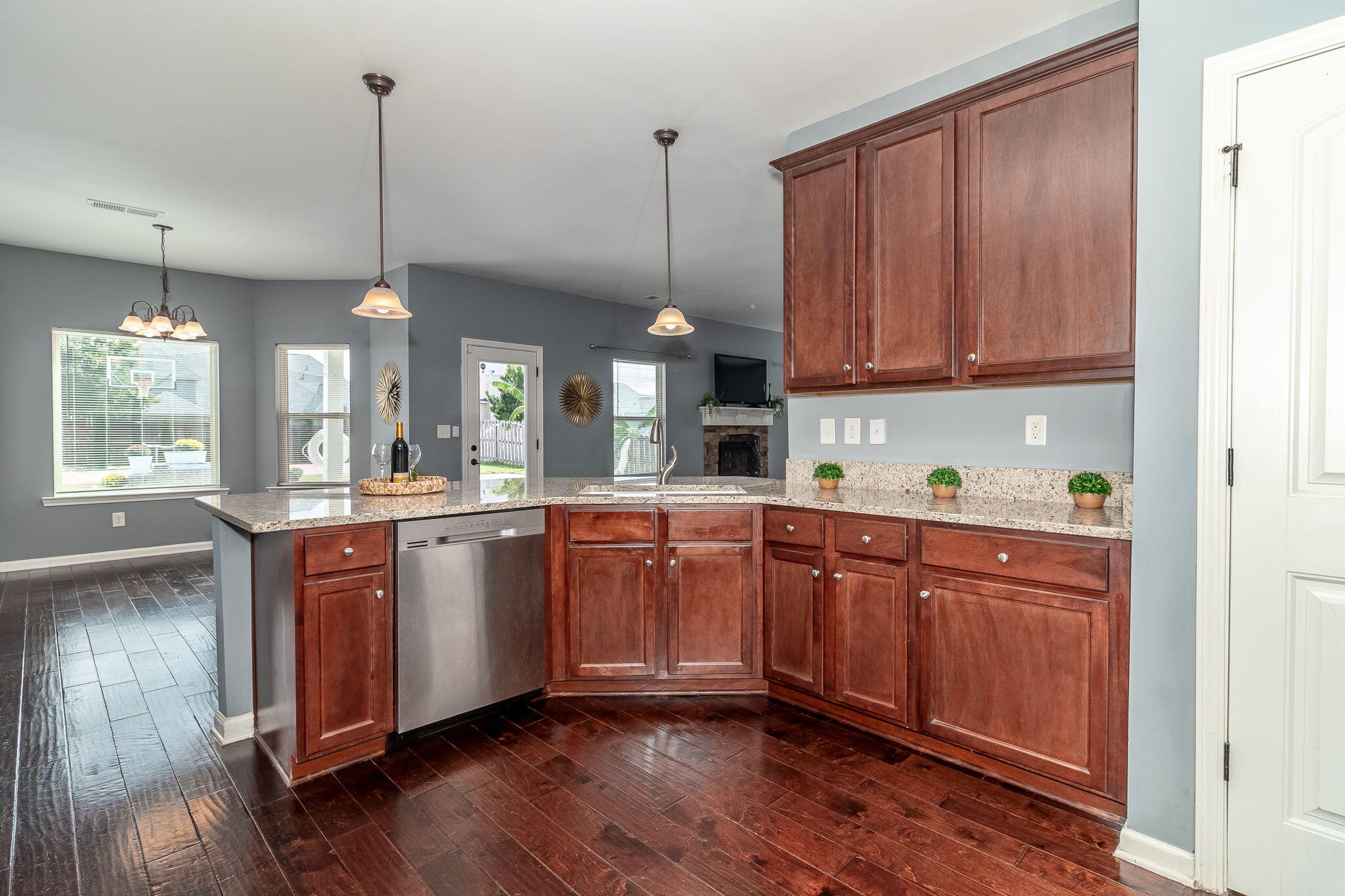 6077 REYNOLDS Circle