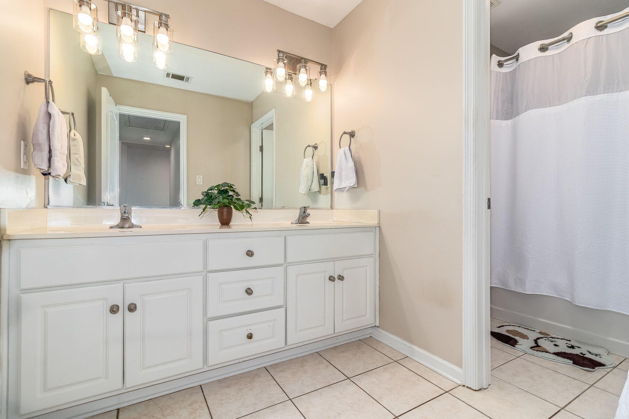 2078 MAGNOLIA Parkway