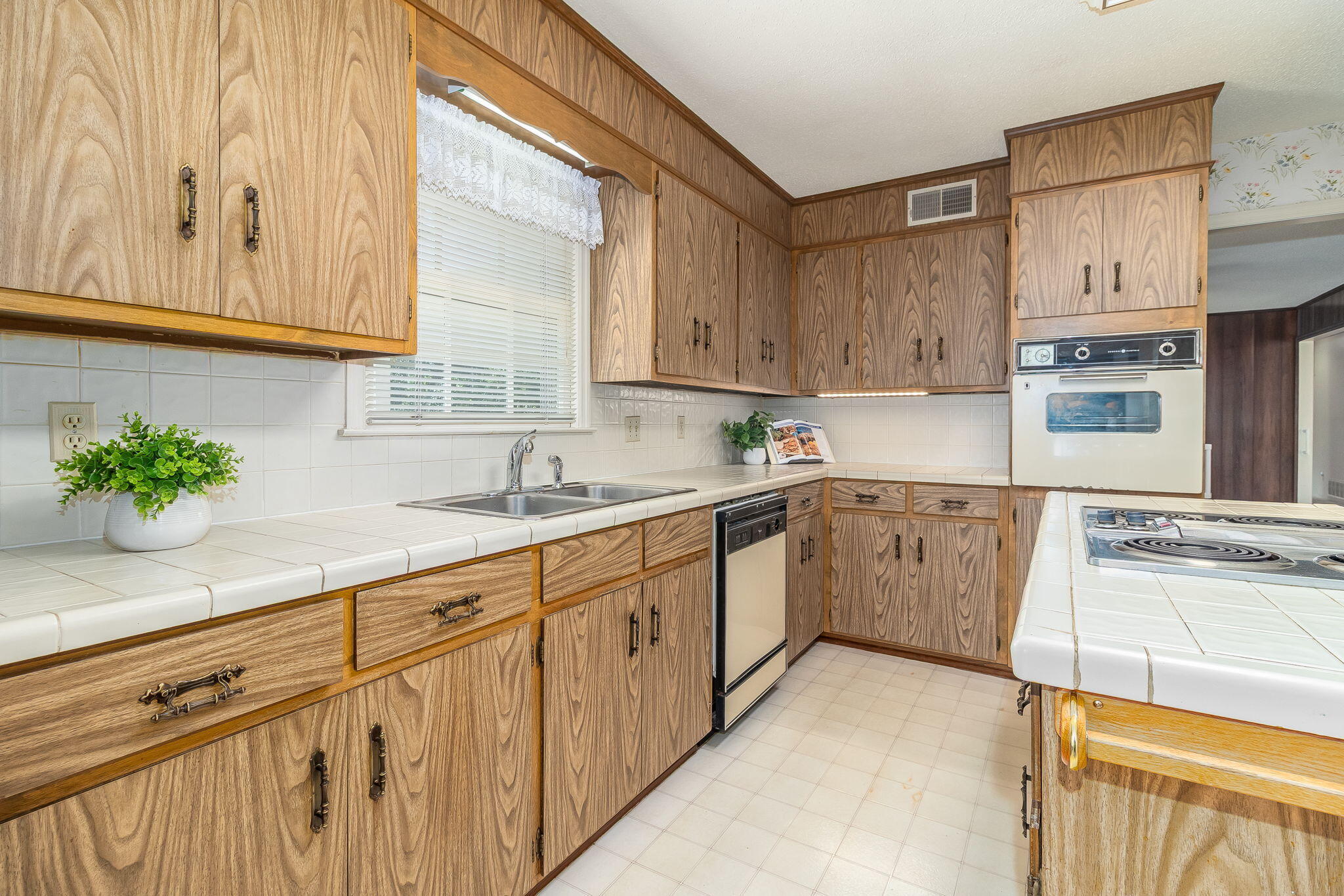 8135 Sir Lancelot Court