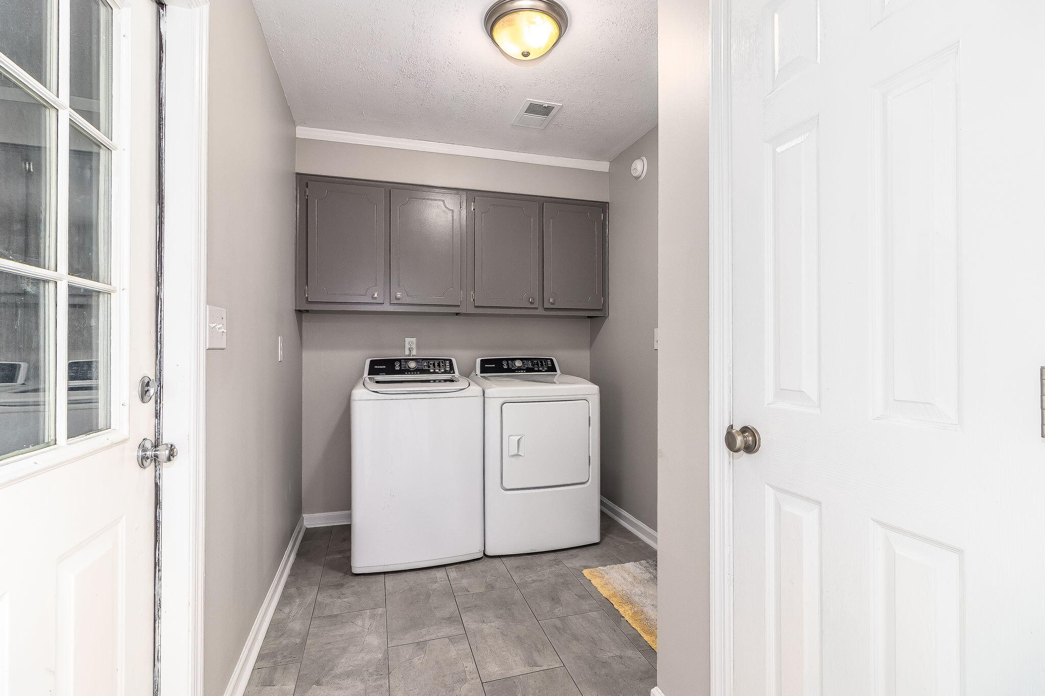 4344 Creekview Drive