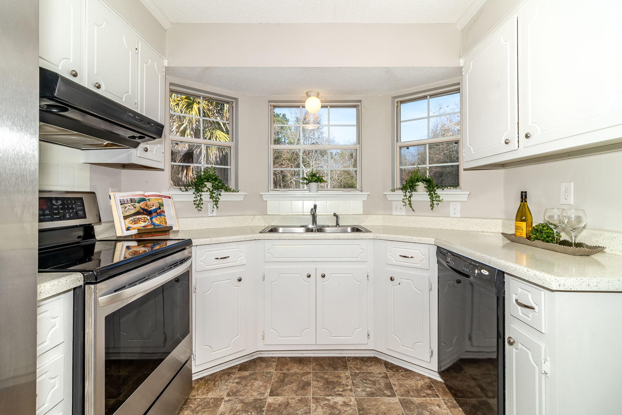 633 Ridgefield Drive
