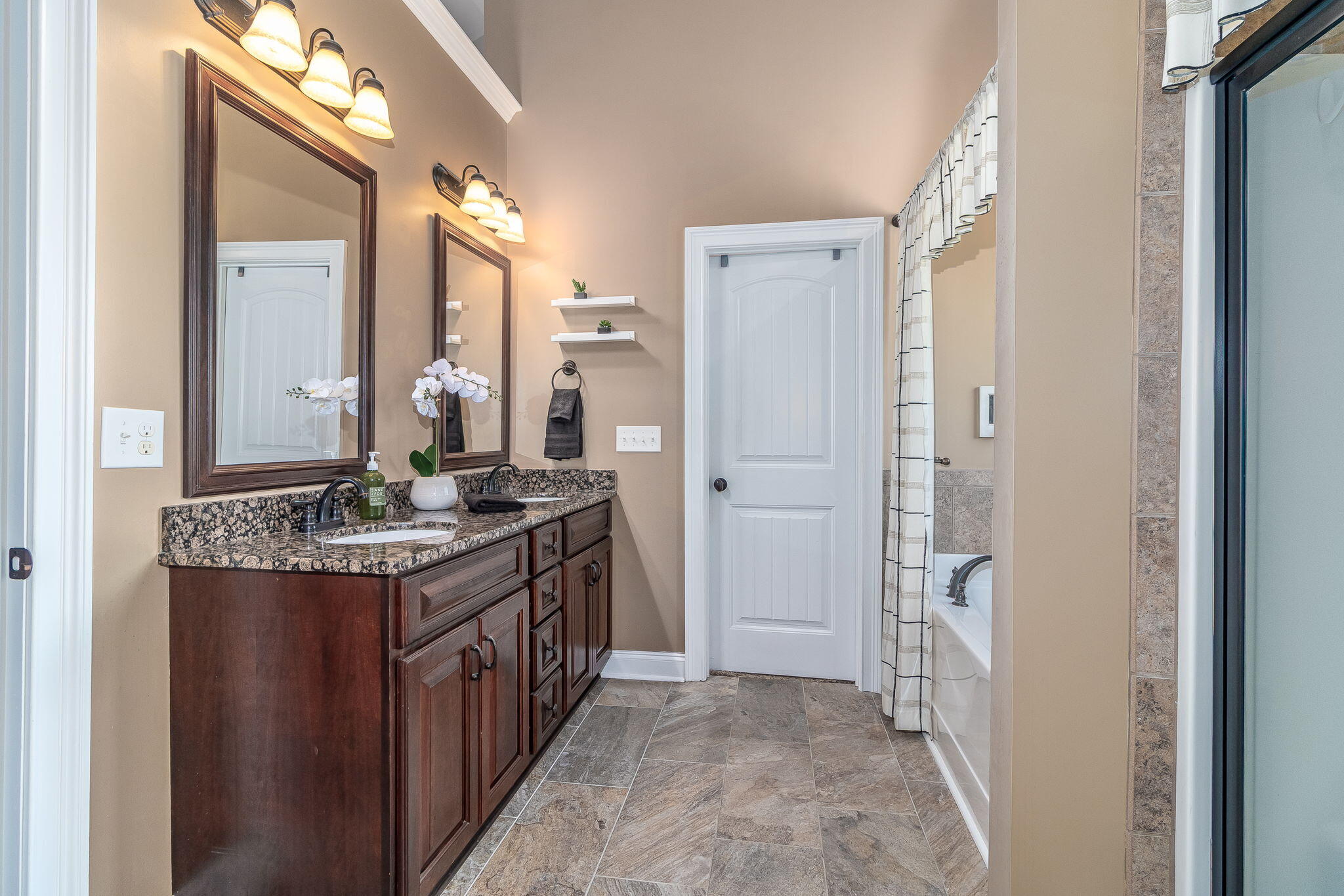 4092 Starview Lane