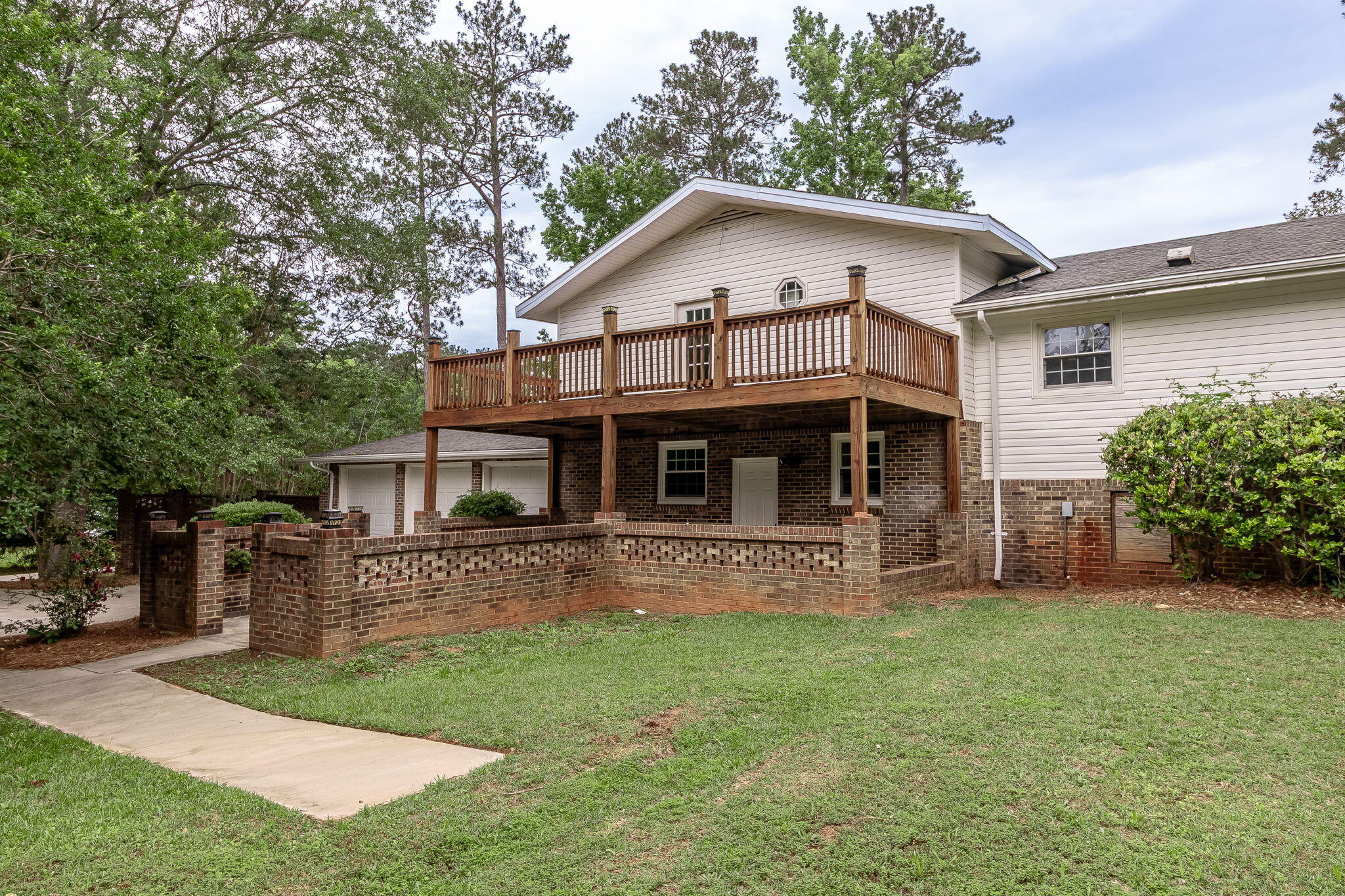 563 Lakewood Drive