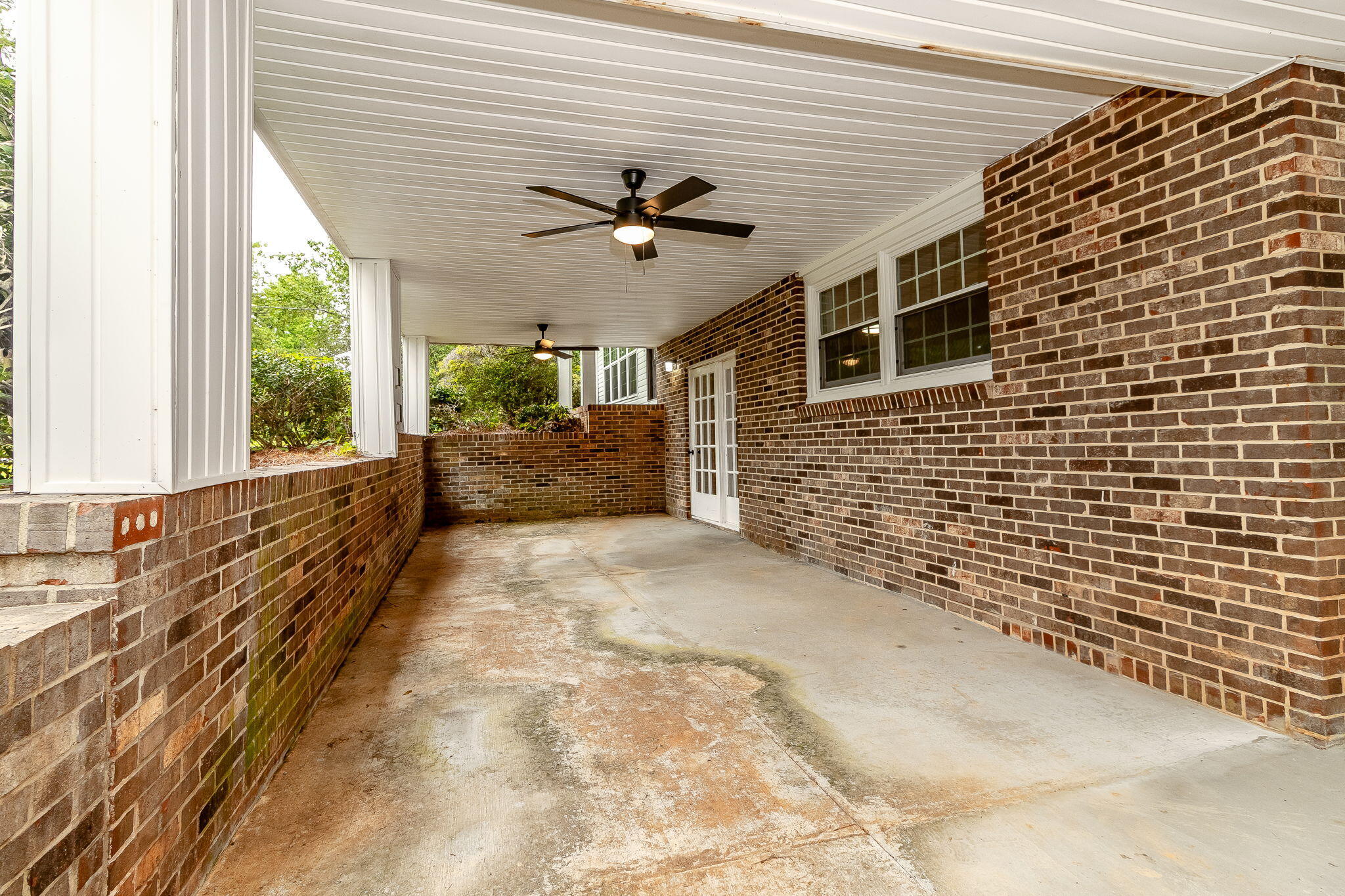563 Lakewood Drive