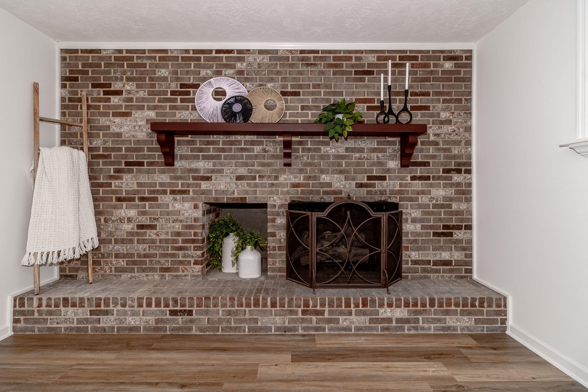 563 Lakewood Drive