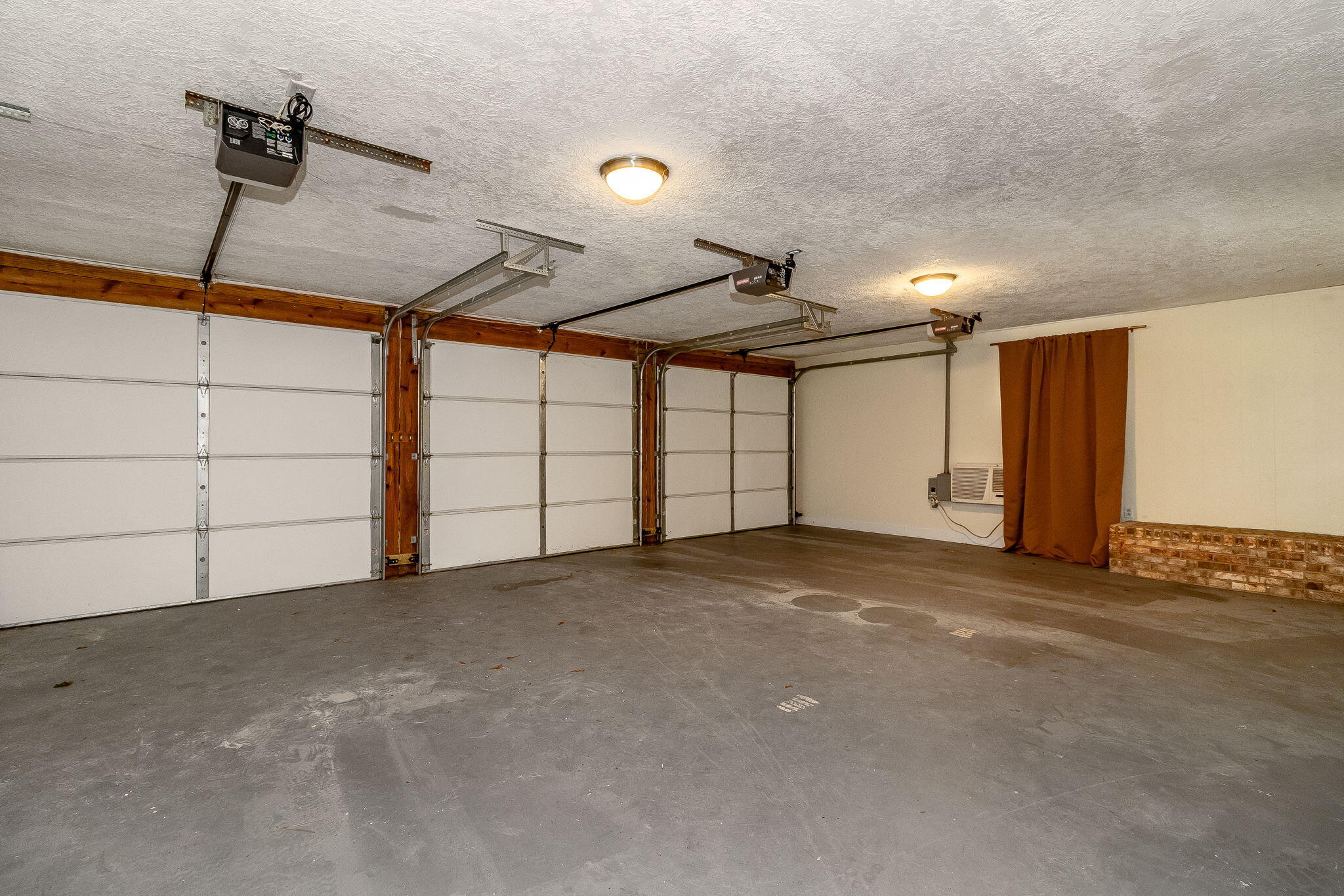 563 Lakewood Drive