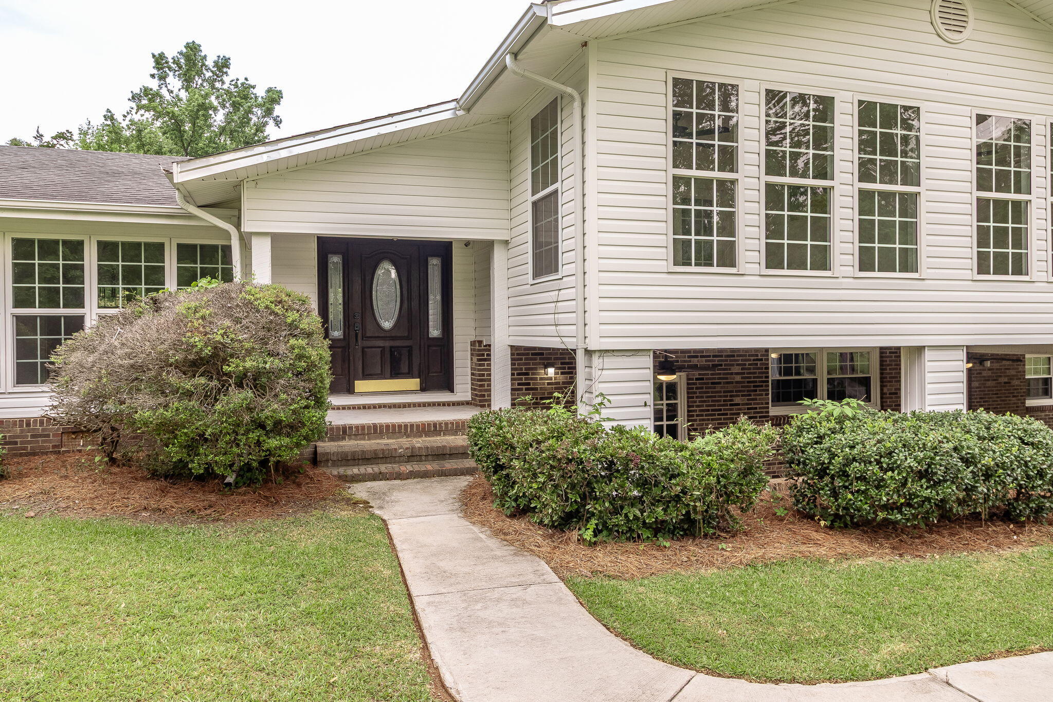 563 Lakewood Drive