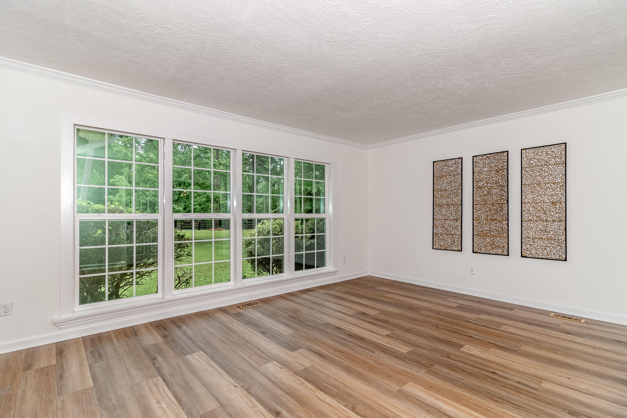 563 Lakewood Drive
