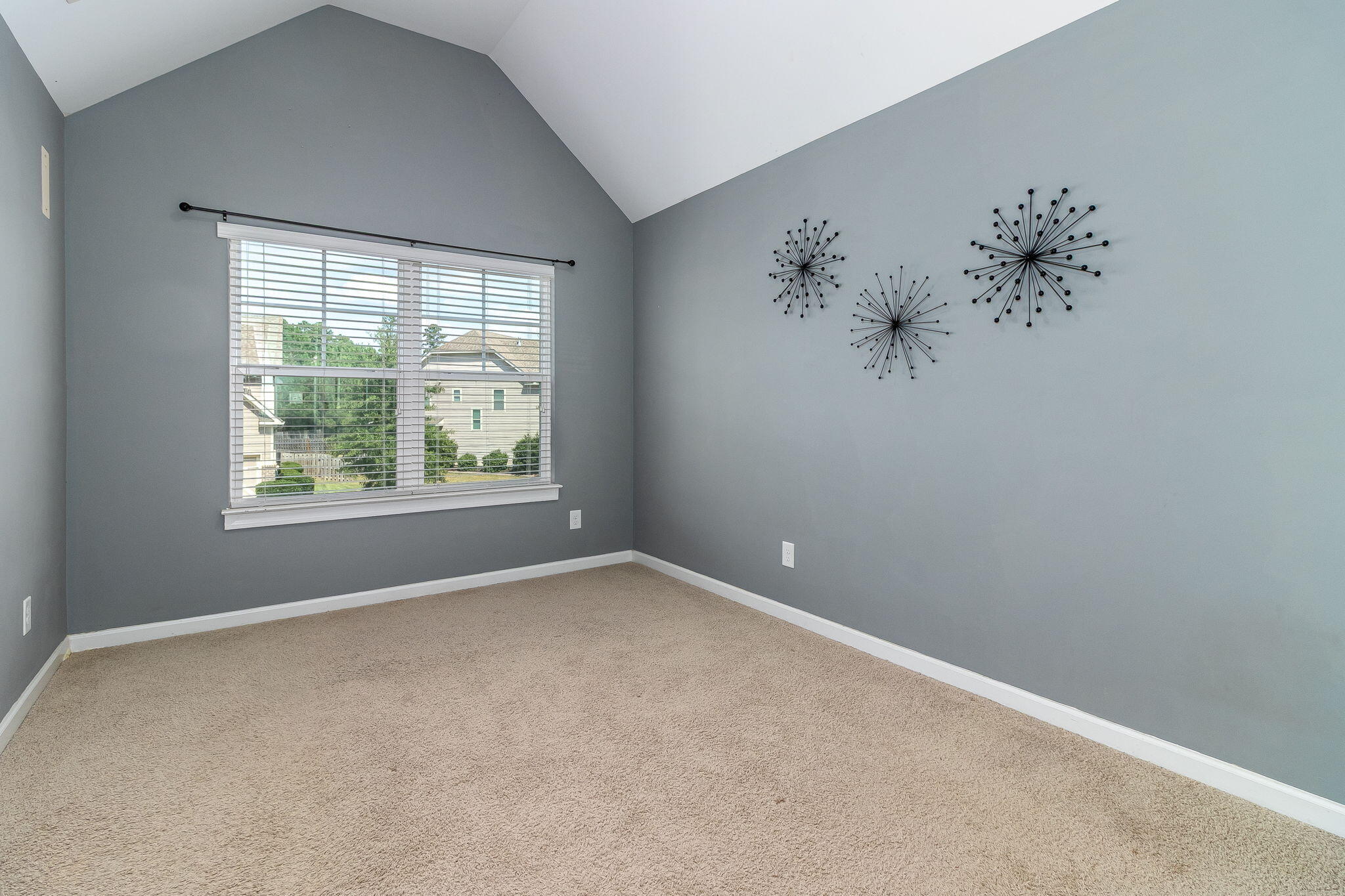 5629 Sunbury Loop