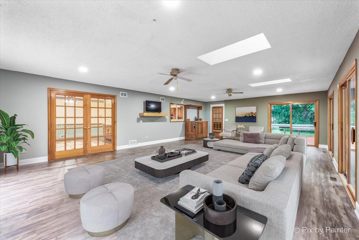 984 W Highland Avenue