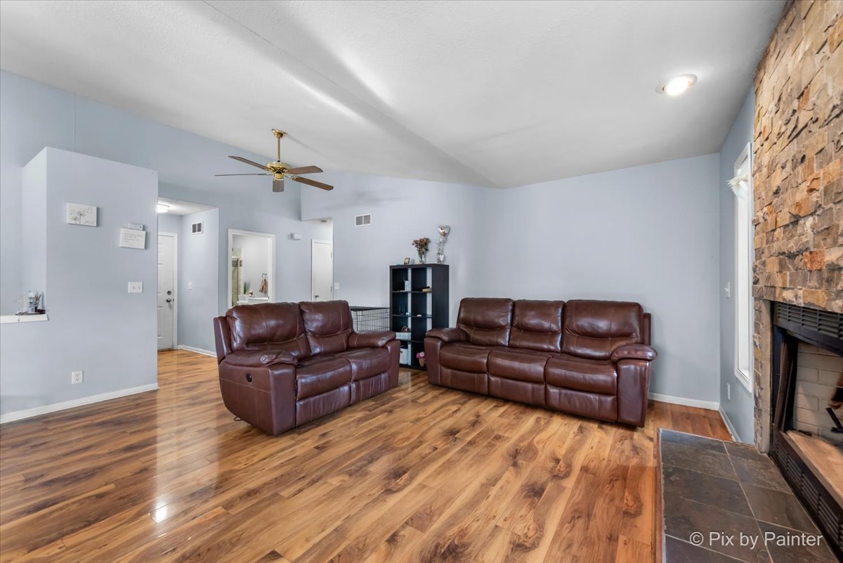 724 Redwood Court