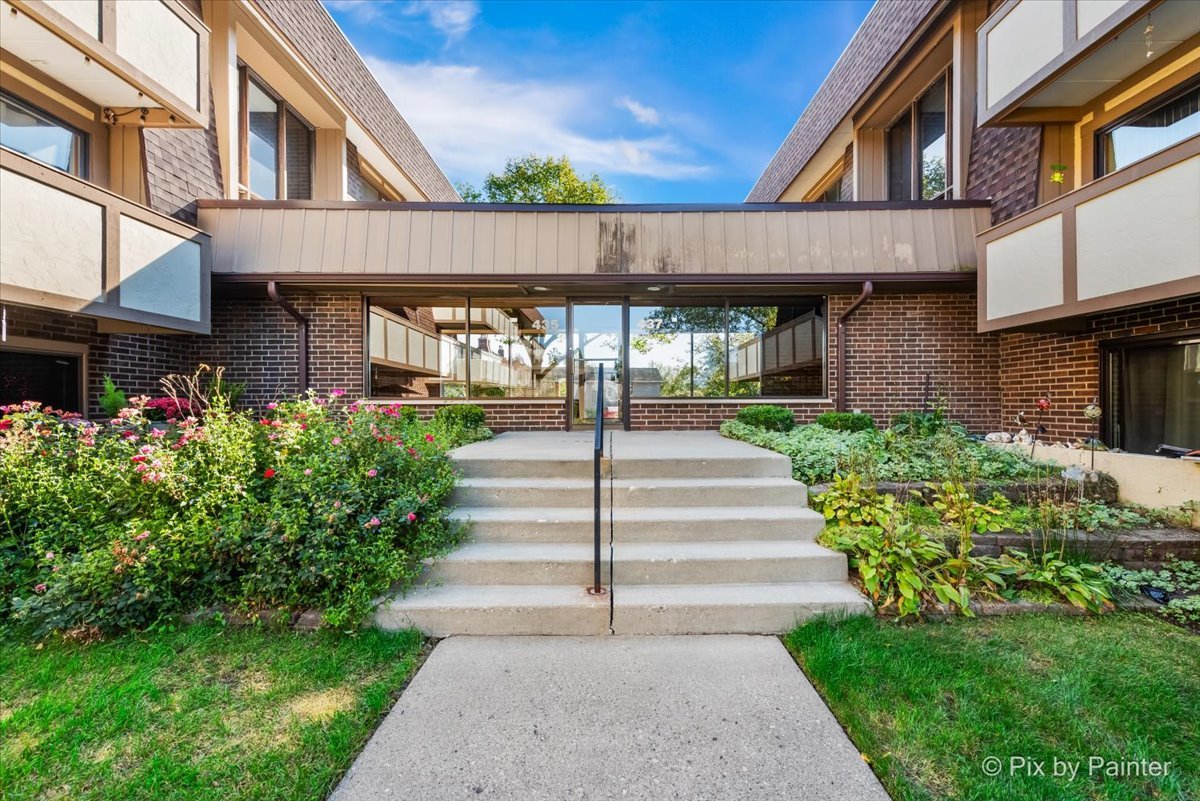 435 Cavalier Court Unit: 305
