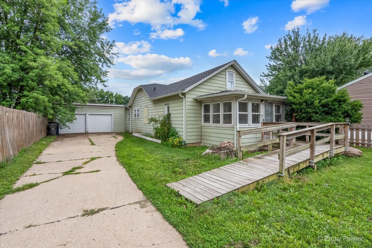 633 Slade Avenue