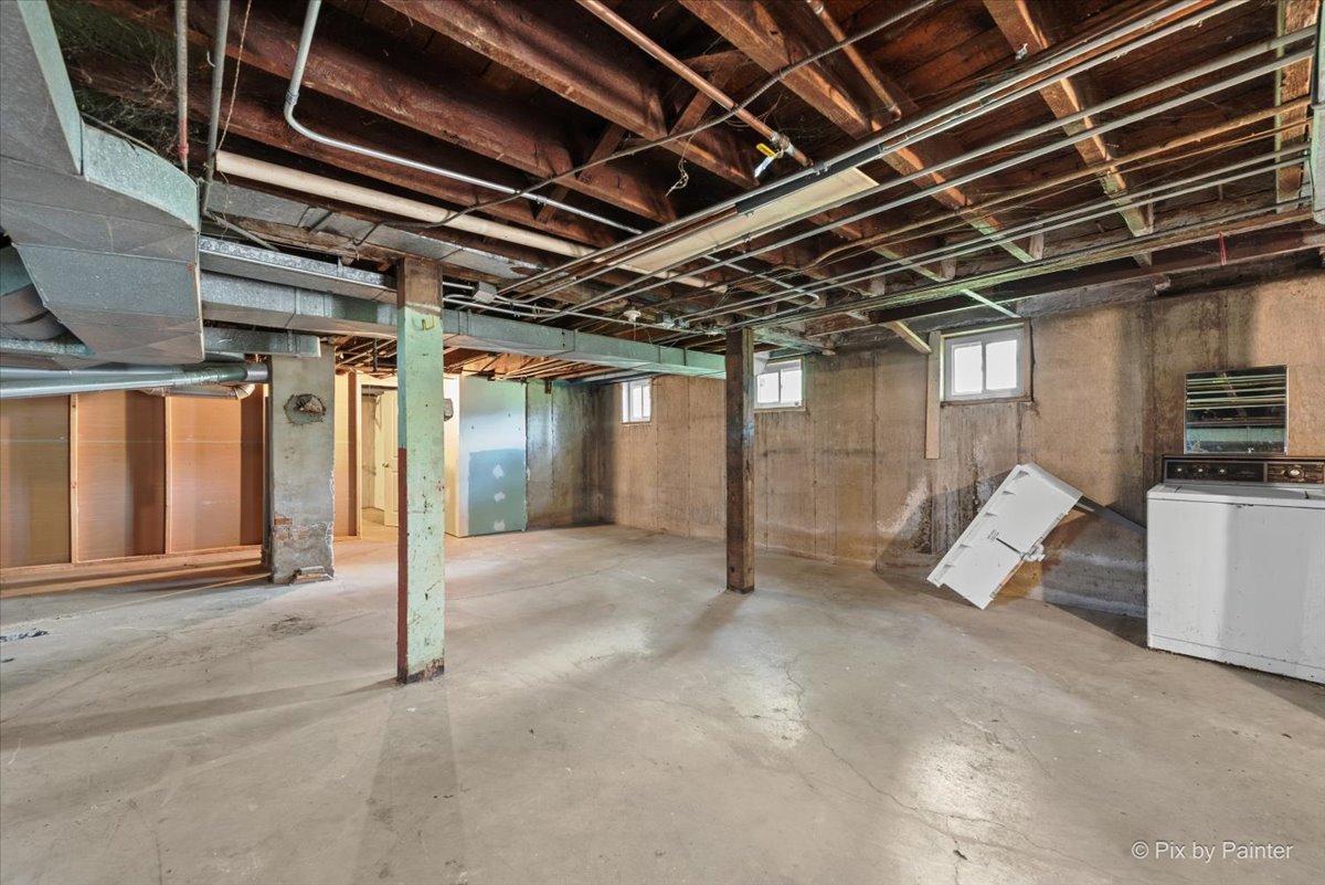 767 DIXON Avenue
