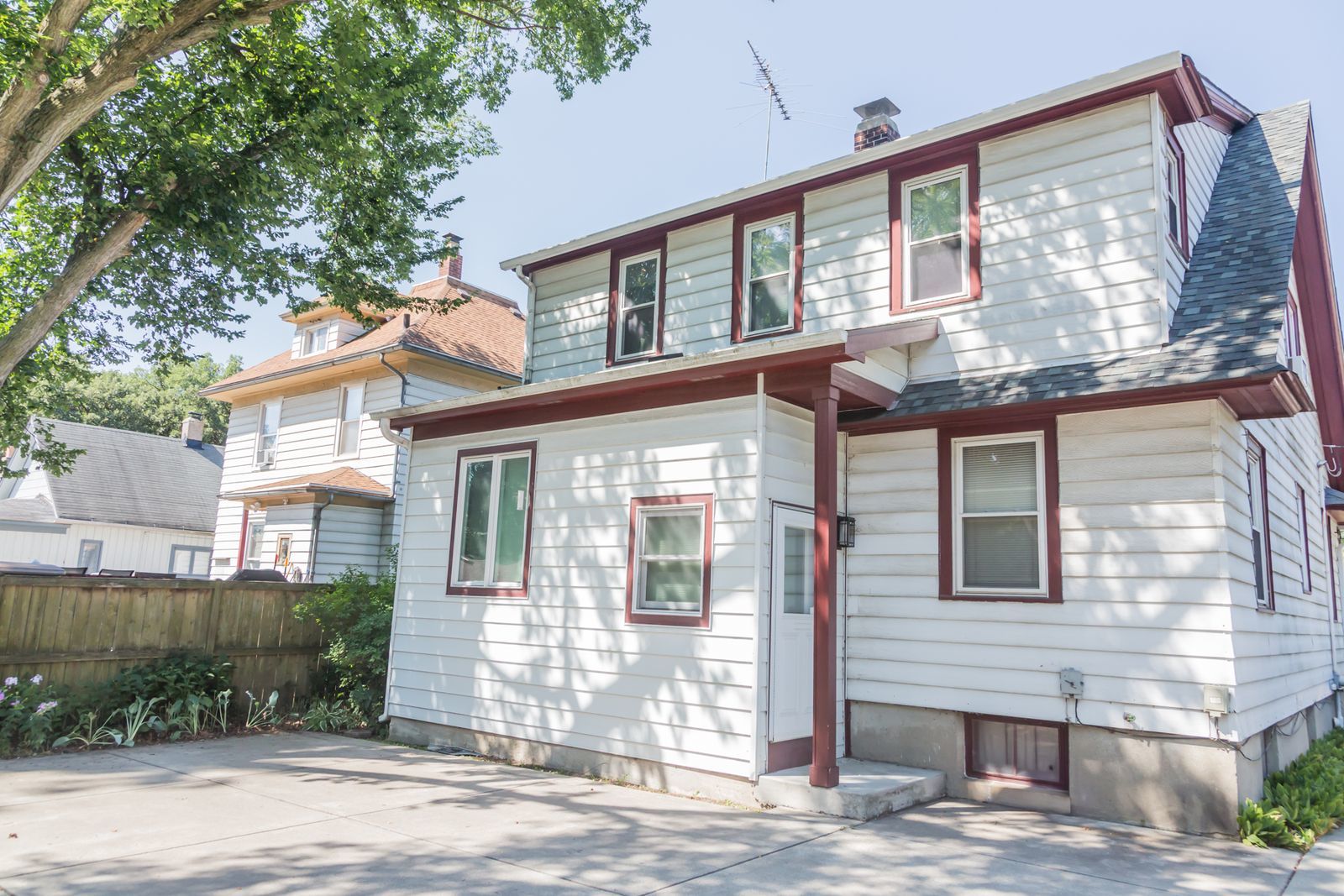 523 N LIBERTY Street