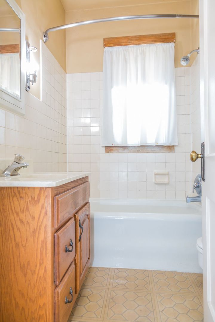 523 N LIBERTY Street