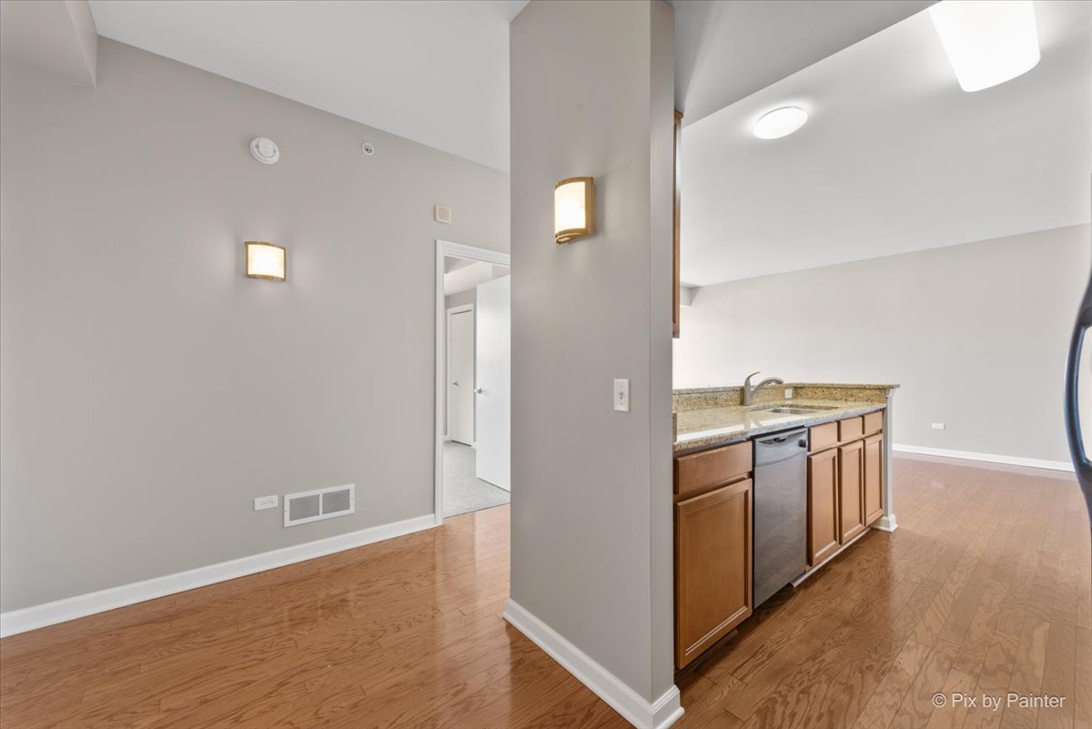 50 S Grove Avenue Unit: 514