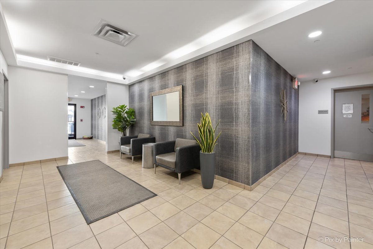 50 S Grove Avenue Unit: 514