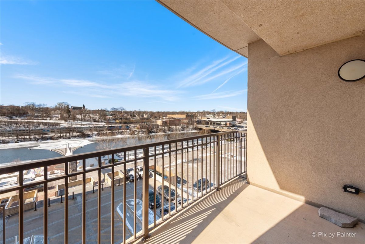 50 S Grove Avenue Unit: 514