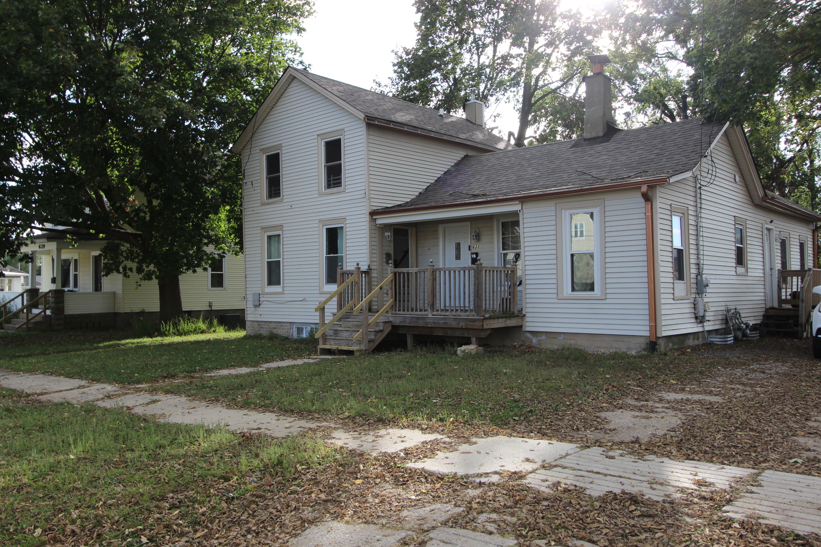 633 1/2 Whitney Boulevard