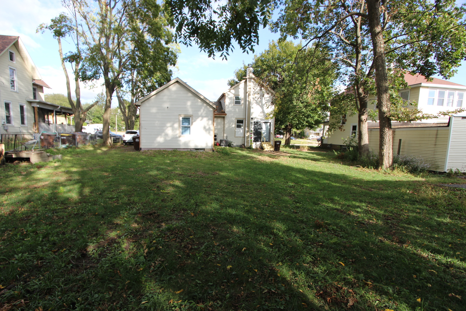 633 1/2 Whitney Boulevard