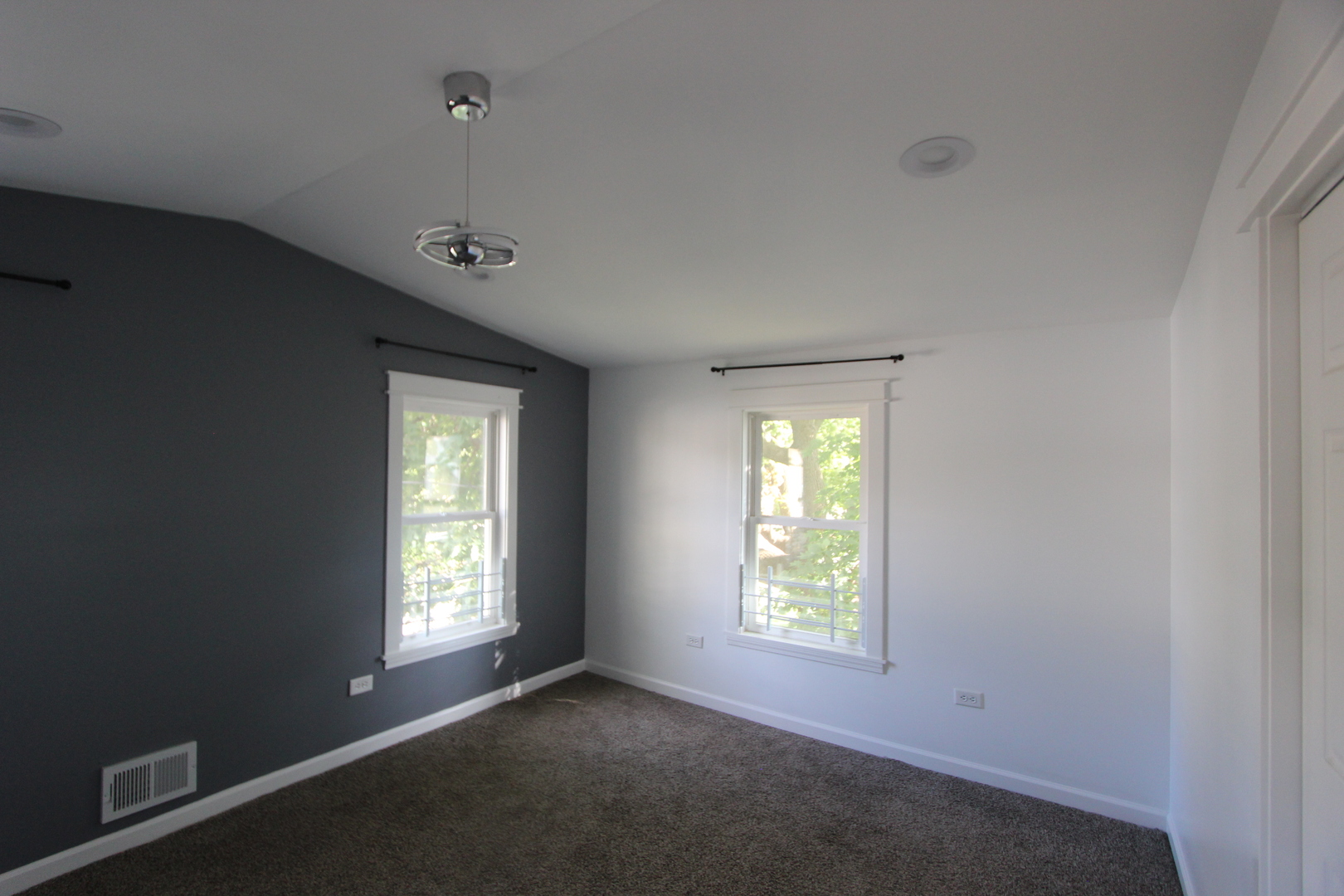 633 1/2 Whitney Boulevard