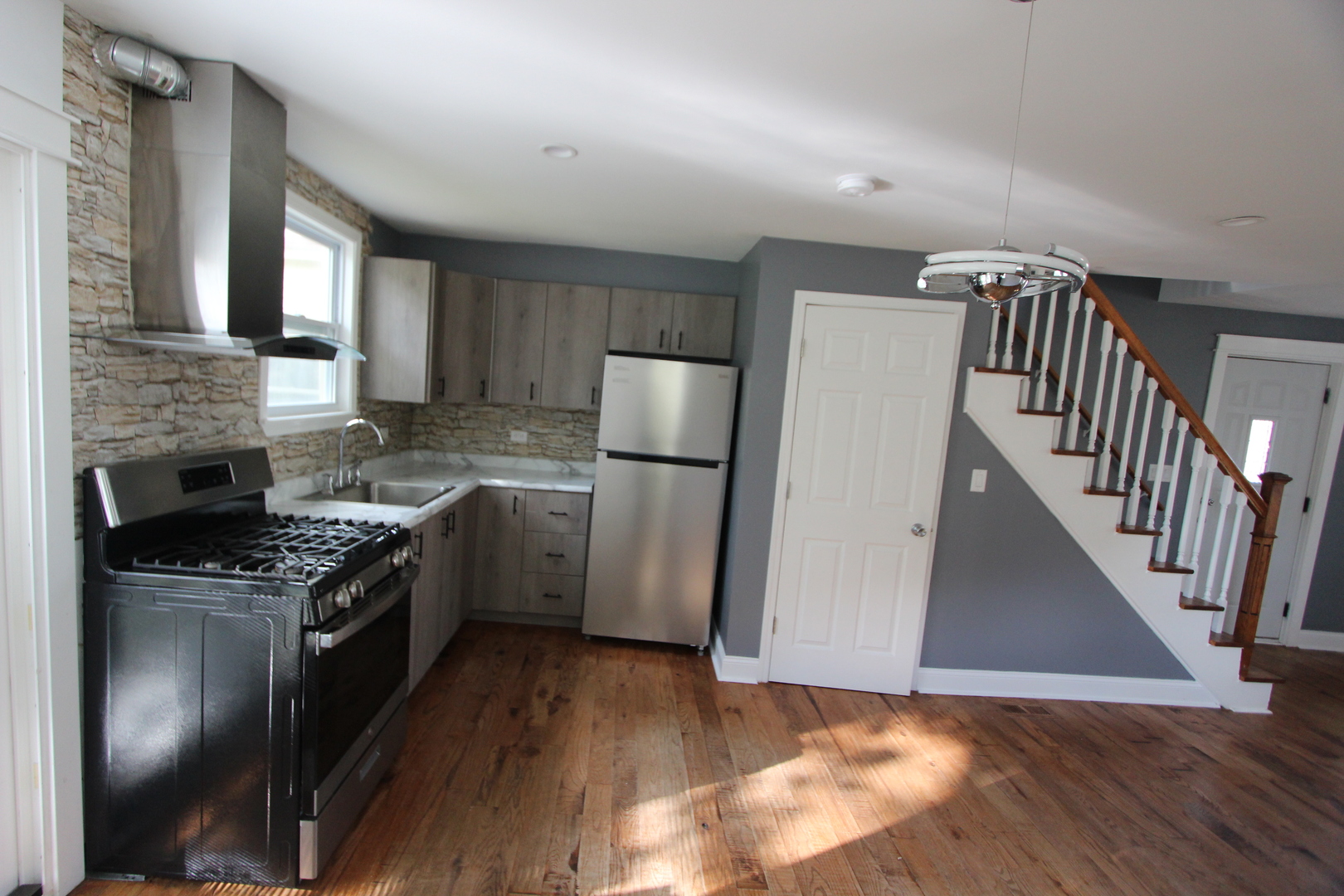 633 1/2 Whitney Boulevard