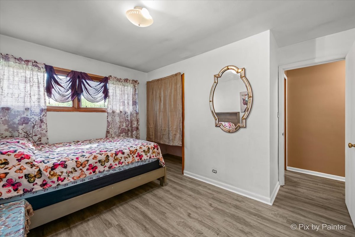 1103 LAWRENCE Avenue