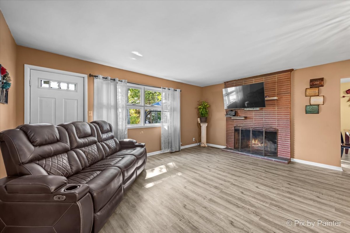 1103 LAWRENCE Avenue