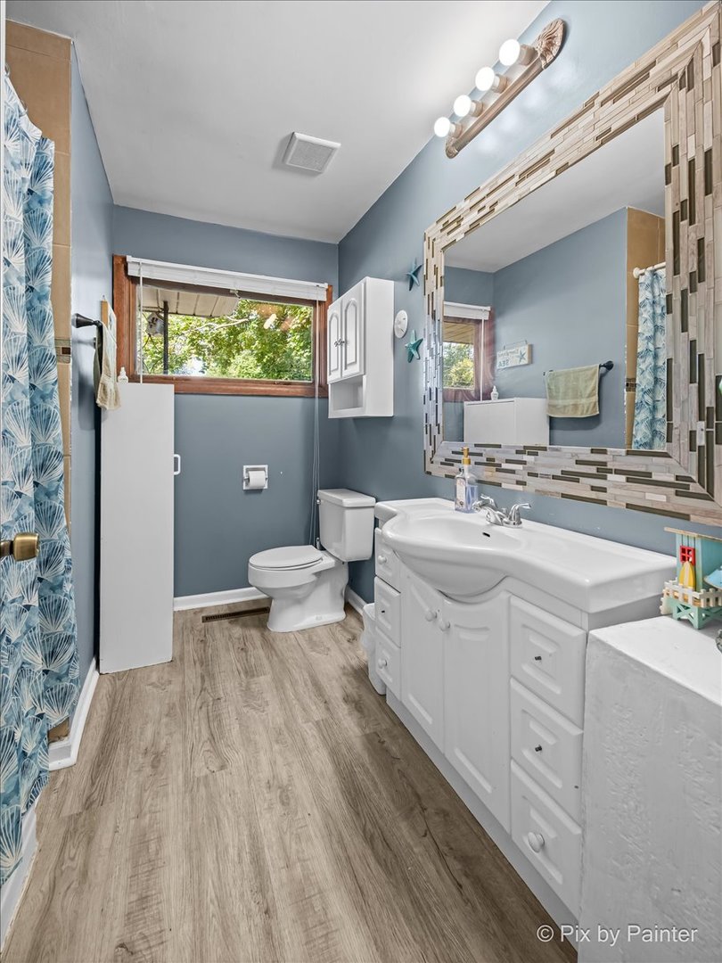 1103 LAWRENCE Avenue