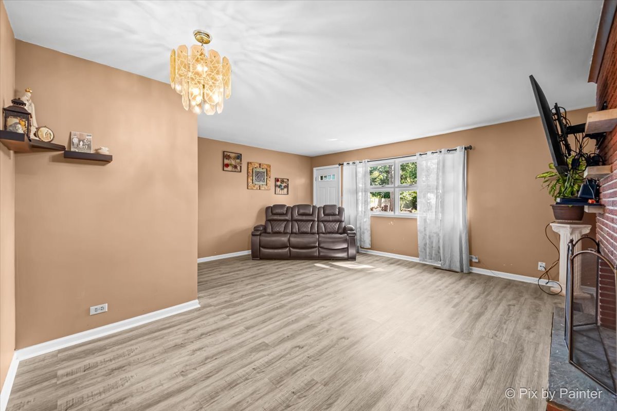 1103 LAWRENCE Avenue