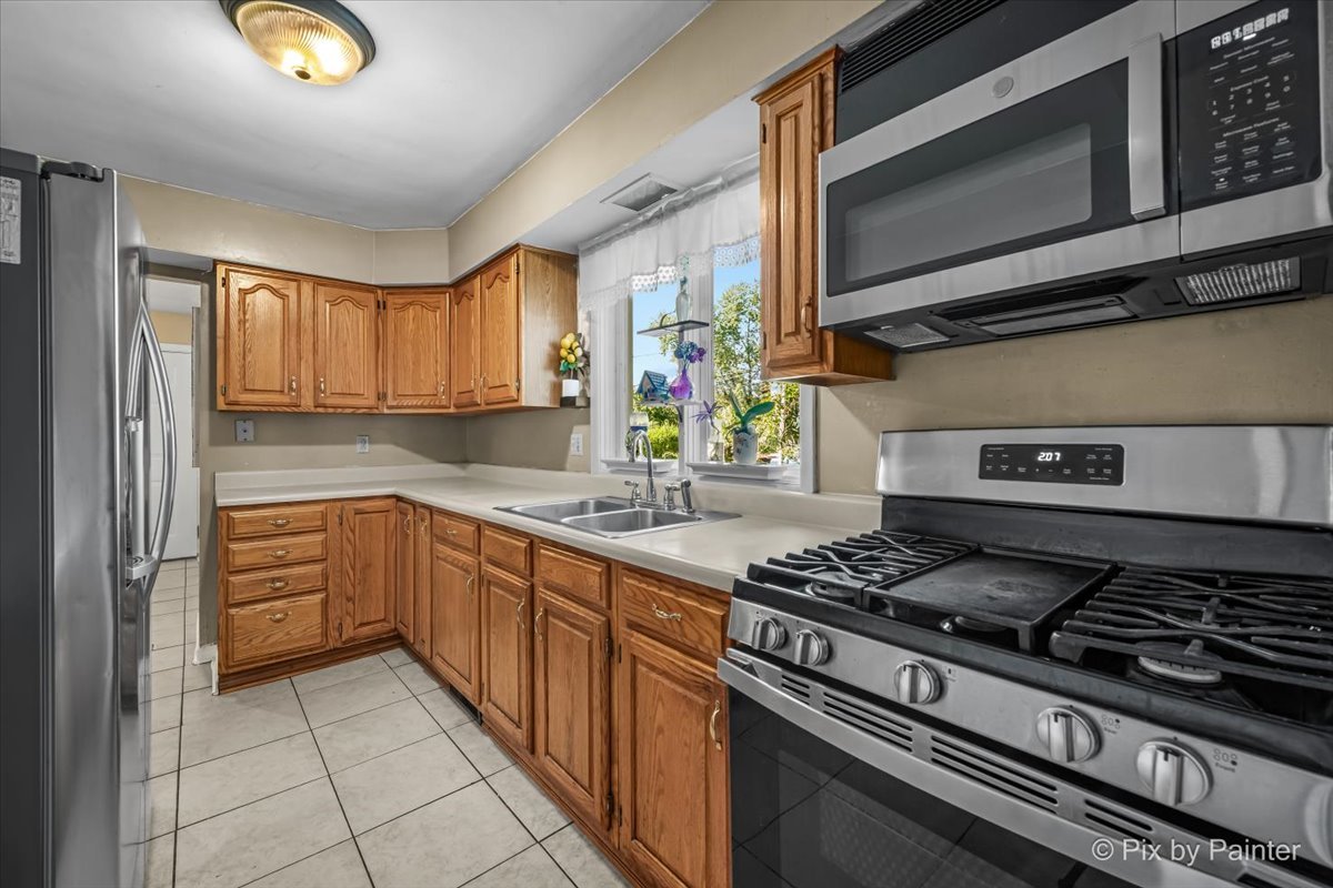 1103 LAWRENCE Avenue