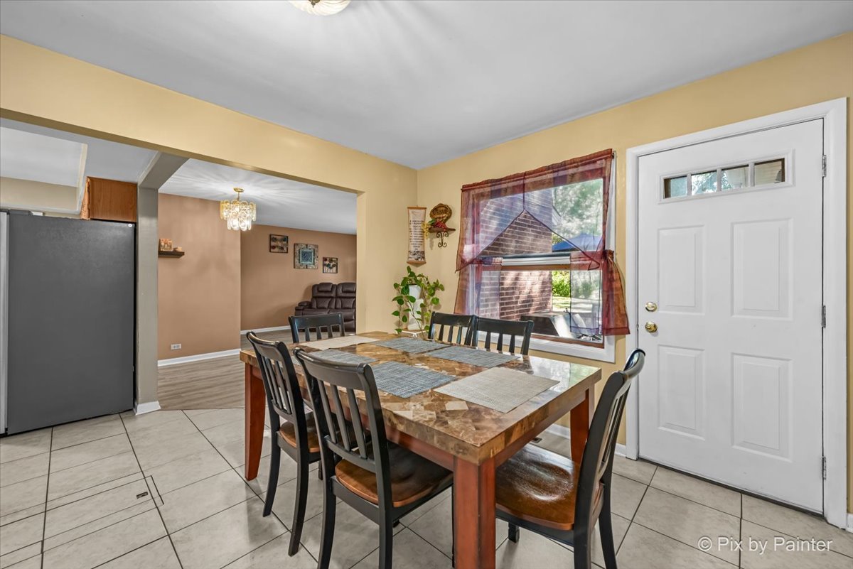 1103 LAWRENCE Avenue